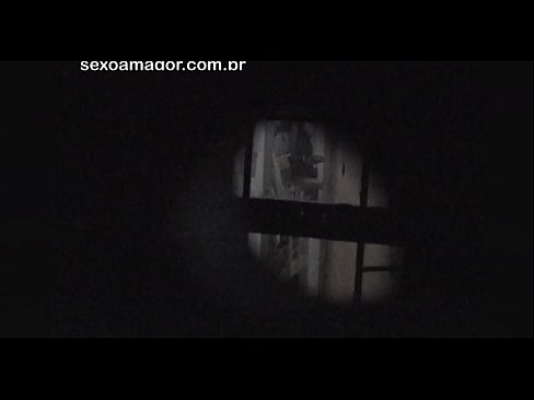 ❤️ Blondina este filmată în secret de un voyeur din cartier ascuns în spatele unor cărămizi goale ❤  at us ❤